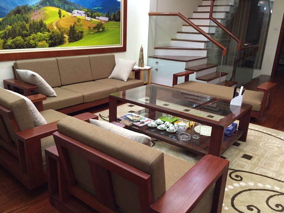 Làm đệm ghế gỗ màu nâu gối trơn