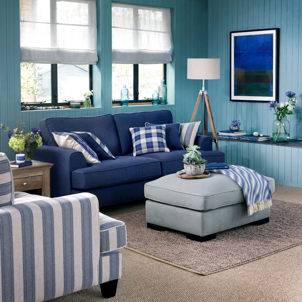 Trang trí lại chiếc ghế sofa của bạn với phong cách mùa hè