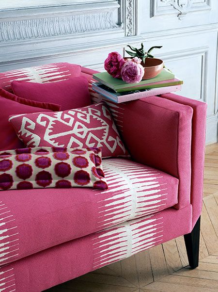 cách nhận biết mẫu vải và lựa chọn bọc ghế họa tiết cho phòng khách