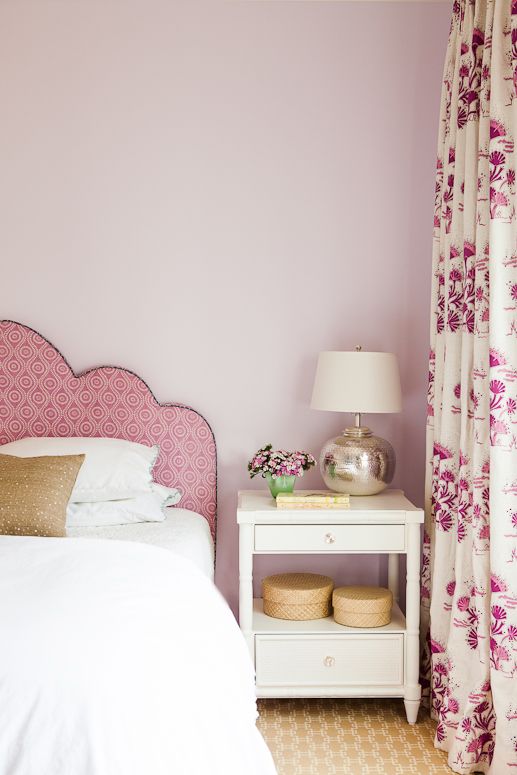 Gợi ý mẫu bọc giường với gam màu hồng phù hợp với mọi không gian phòng ngủ