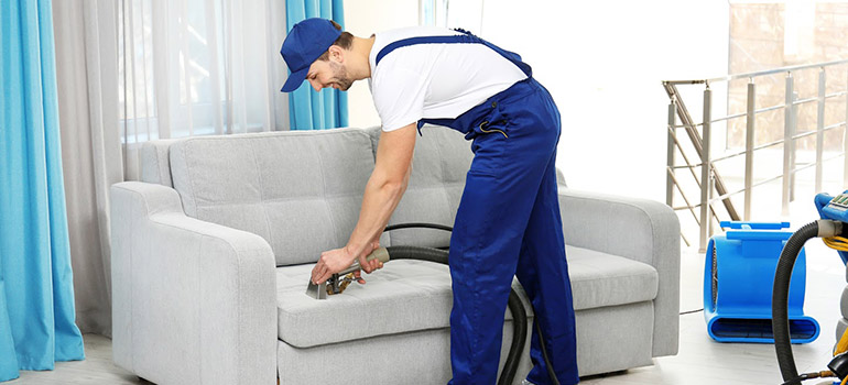 Hướng dẫn chi tiết cách vệ sinh sofa vải tại nhà 