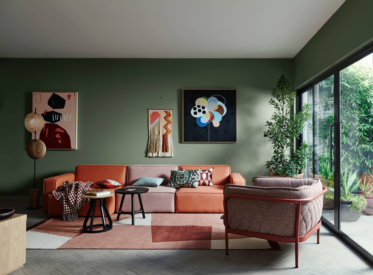 Top 10 mẫu ghế sofa nhà ở không gian xanh tuyệt đẹp và mẹo để sắp xếp chúng