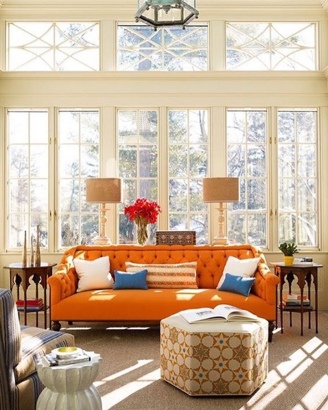 Top xu hướng ghế sofa màu cam xuất hiện khắp nơi vào năm 2022