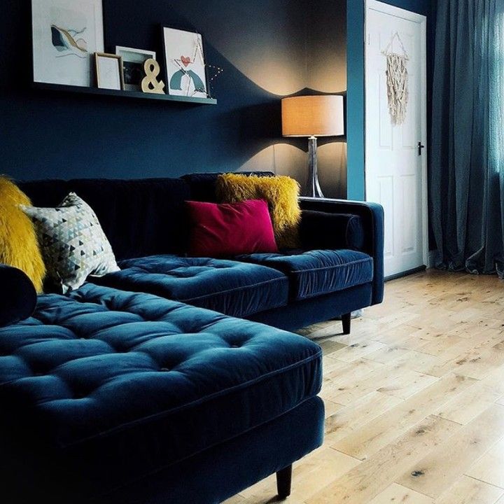 Top 10 ý tưởng bổ sung màu sắc nổi bật cùng với sofa xanh cho phòng khách