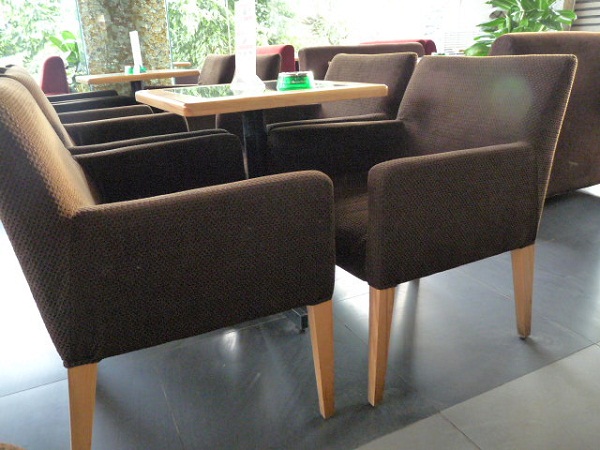 Bọc ghế cafeNhững mẫu ghế quán cafe đẹp từ nhiều chất liệu