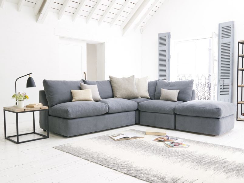 7 cách trang trí hoàn hảo để tạo kiểu cho ghế sofa màu xám