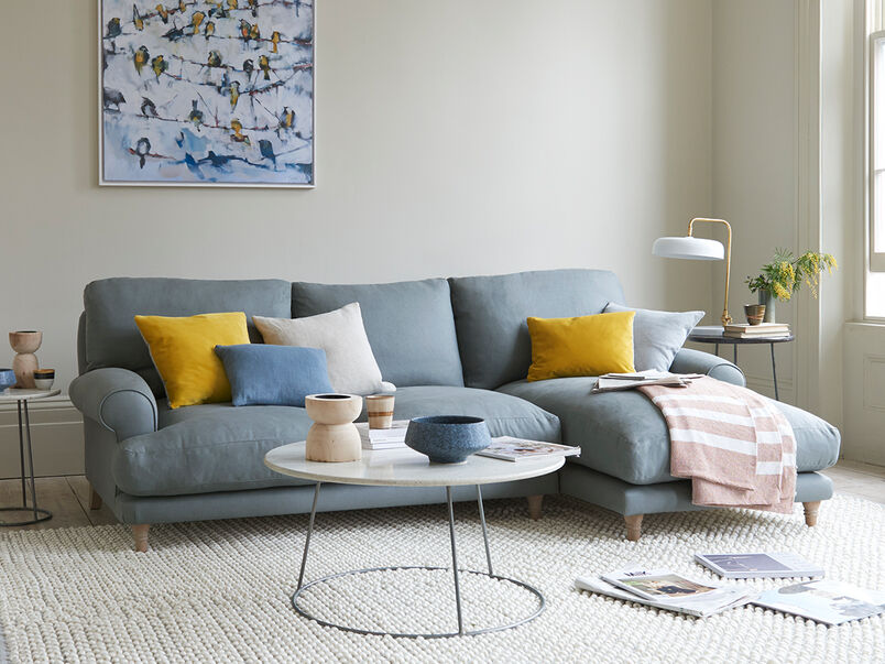 Thủ thuật sắp xếp đệm ghế trên Sofa giúp không gian thêm thoải mái 