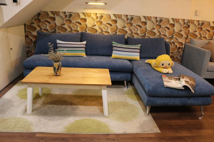 Bộ sofa kết hợp cho phòng khách và phòng bếp tiện nghi phù hợp với không gian căn hộ nhỏ