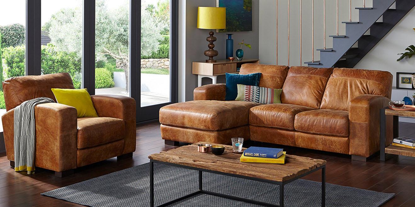 Bọc ghế sofa tông màu nâu vàng sang trọng và thanh lịch cho phòng khách