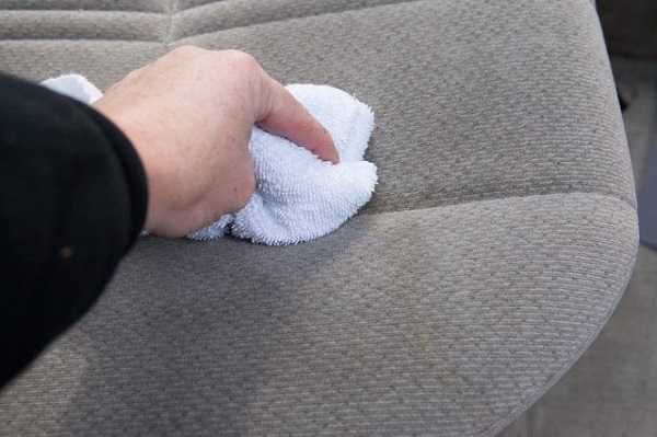 VNCCO chia sẻ bí quyết giặt vải bọc ghế sofa đúng cách cho bạn