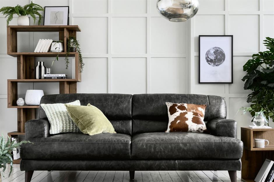 Không gian sofa phòng khách kết hợp hài hòa cùng tranh treo tường