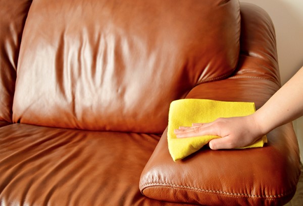 Làm thế nào để vệ sinh ghế sofa da đúng cách?