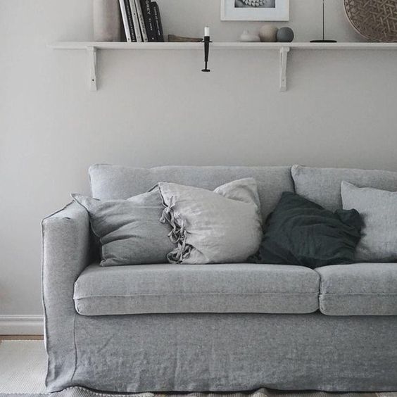 Sự kết hợp sofa xám trong thiết kế phòng khách