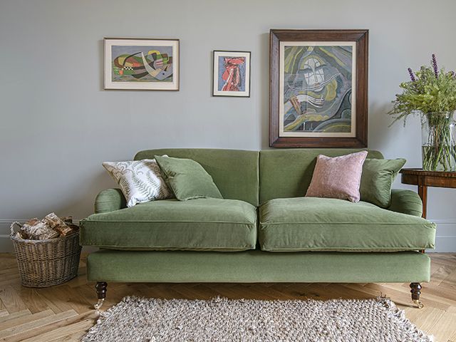 Những lý do bạn nên có một chiếc sofa bọc nhung trong phòng khách