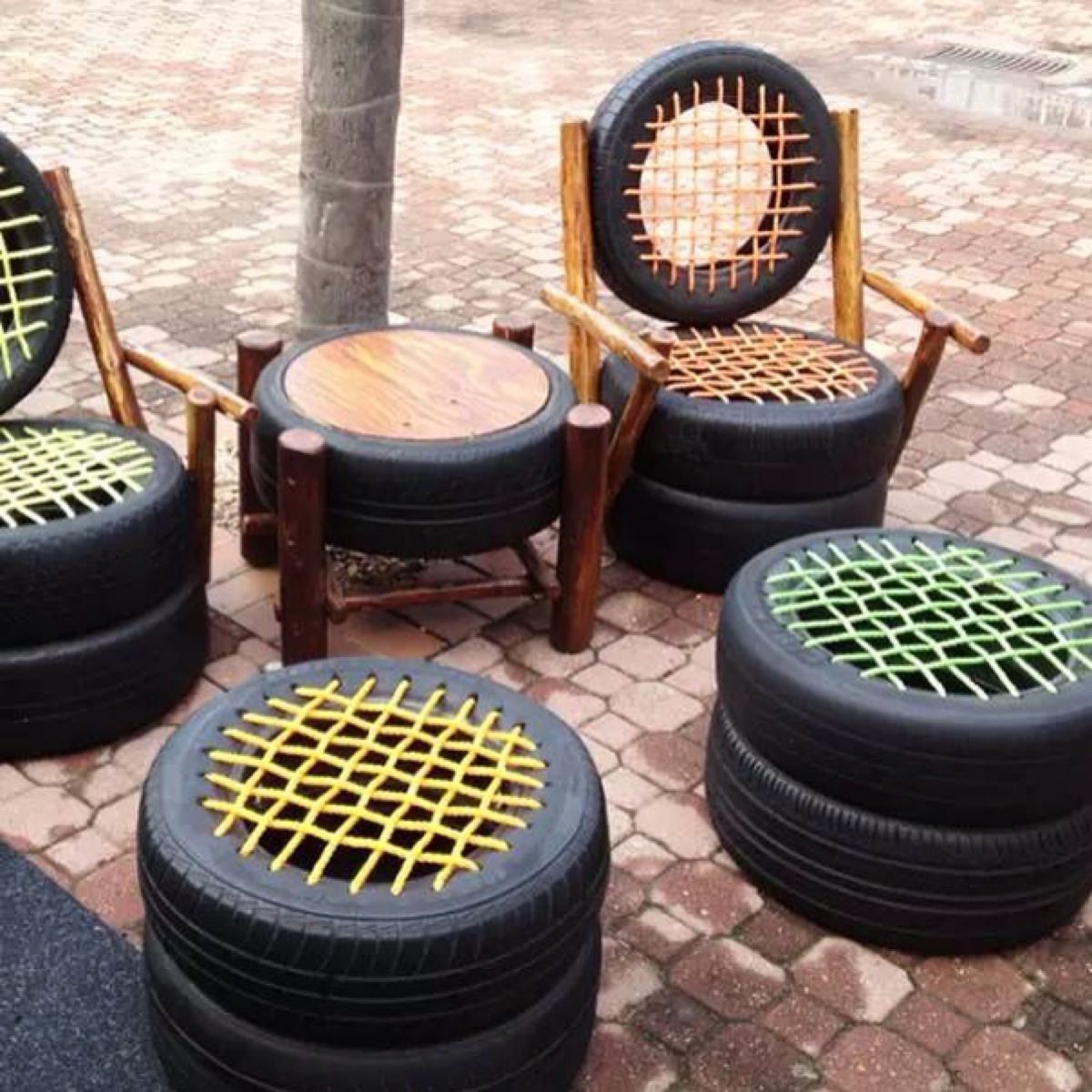 Những mẫu bàn ghế độc lạ làm từ vật liệu bạn không thể ngờ tới