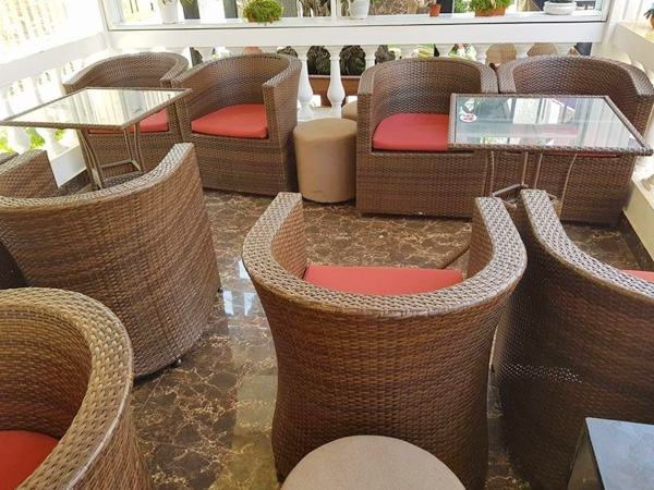 Quán cafe sẽ trở nên độc đáo với bàn ghế làm bằng chất liệu mây