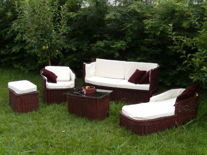 Các lưu ý quan trọng khi chọn mua bàn ghế trang trí sân vườn