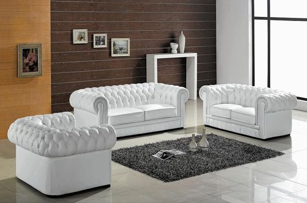 Cách tạo điểm nhấn cho phòng khách với những chiếc ghế sofa màu trắng