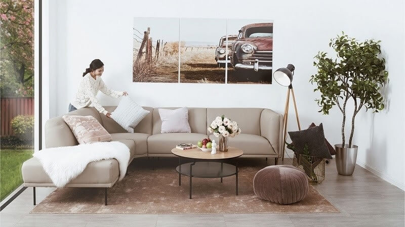 Giải pháp tiết kiệm không gian phòng khách với sofa góc