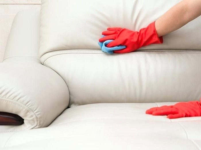 Tips vệ sinh đúng cách với chất liệu sofa giả da và sofa vải nhung