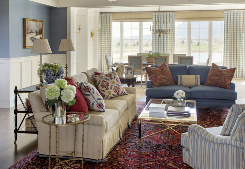 Ý tưởng thiết kế phòng khách theo phong cách cổ điển – truyền thống phương Tây