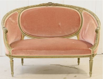 Sofa cổ điển - Những mẫu sofa cổ điển, cho nội thất phòng khách thêm sang trọng Sofa cổ điển - Những mẫu sofa cổ điển, cho nội thất phòng khách thêm sang trọng