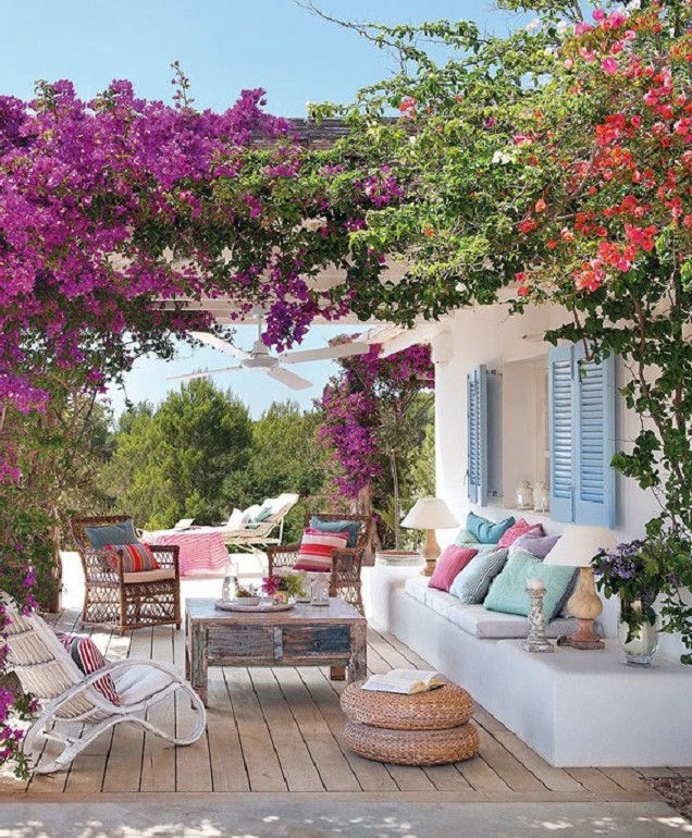 Bọc ghế sofa phòng khách theo phong cách Địa Trung Hải