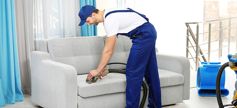 Hướng dẫn chi tiết cách vệ sinh sofa vải tại nhà