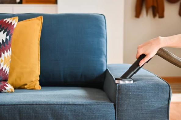 Làm sạch ghế sofa vải tại nhà không cần nước
