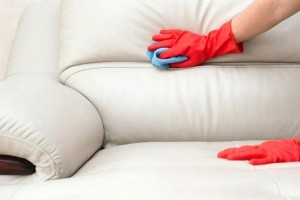 4 bước làm sạch bộ ghế sofa gia đình