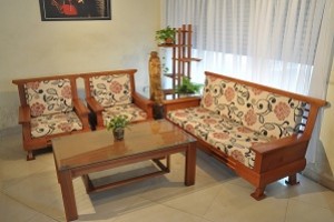 Dịch vụ làm đệm sofa gỗ tại nhà giá rẻ chất lượng như mới