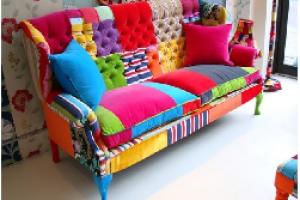 Mẫu ghế sofa pha trộn màu hỗn độn gây sốc năm 2020